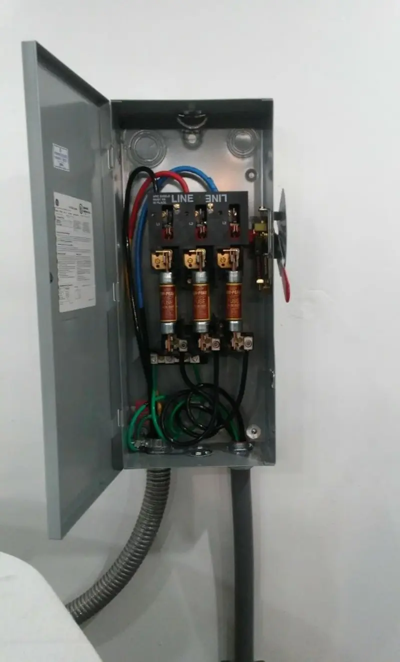 Three-phase disconnect switch installed for Smoke Detector Installation in Fort Riley